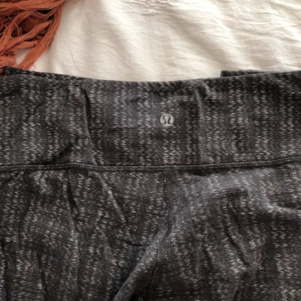 Lululemon wunder under capris size 8.